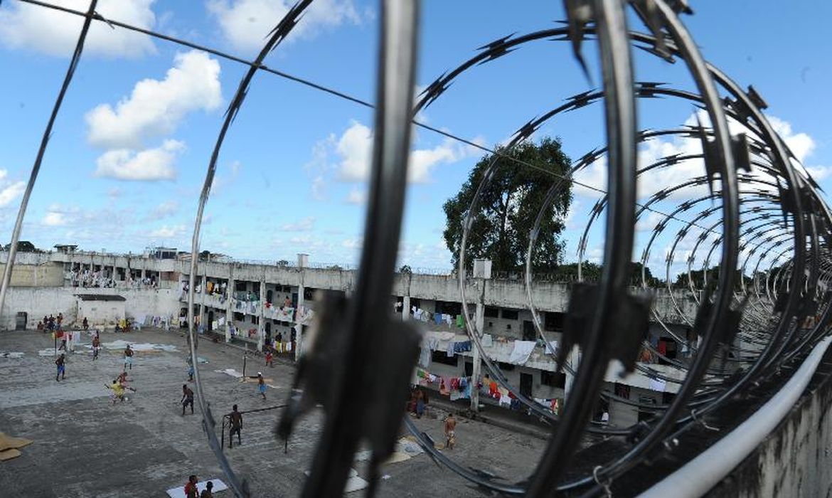 Apreensões em Presídios do RJ Revelam Esforços Contra Ilícitos