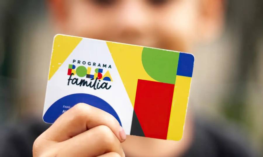 Augusto Cury Propõe Manutenção do Bolsa Família para Beneficiários Empregados