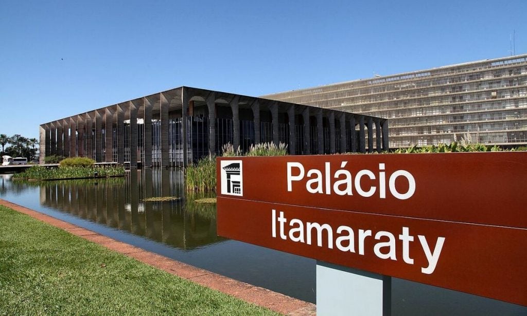 Caiado Critica Itamaraty e Defende Resgate da Chancelaria Brasileira