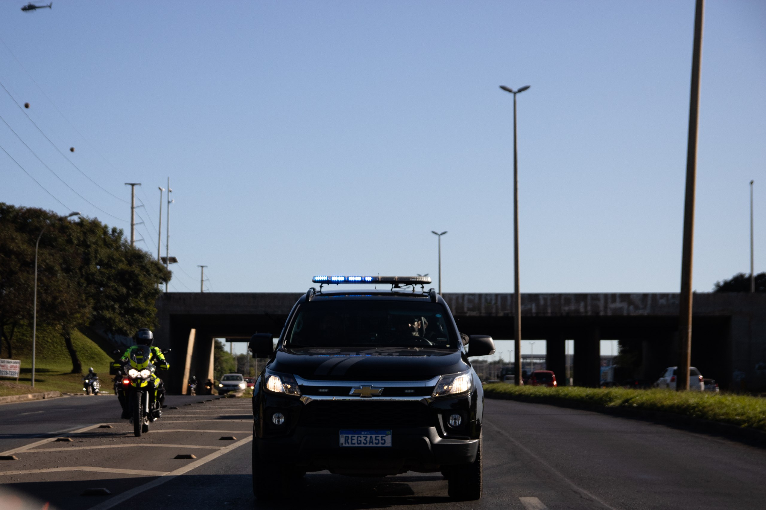 Casal Detido em Operação Contra Fraude Eletrônica na Venda de Celulares
