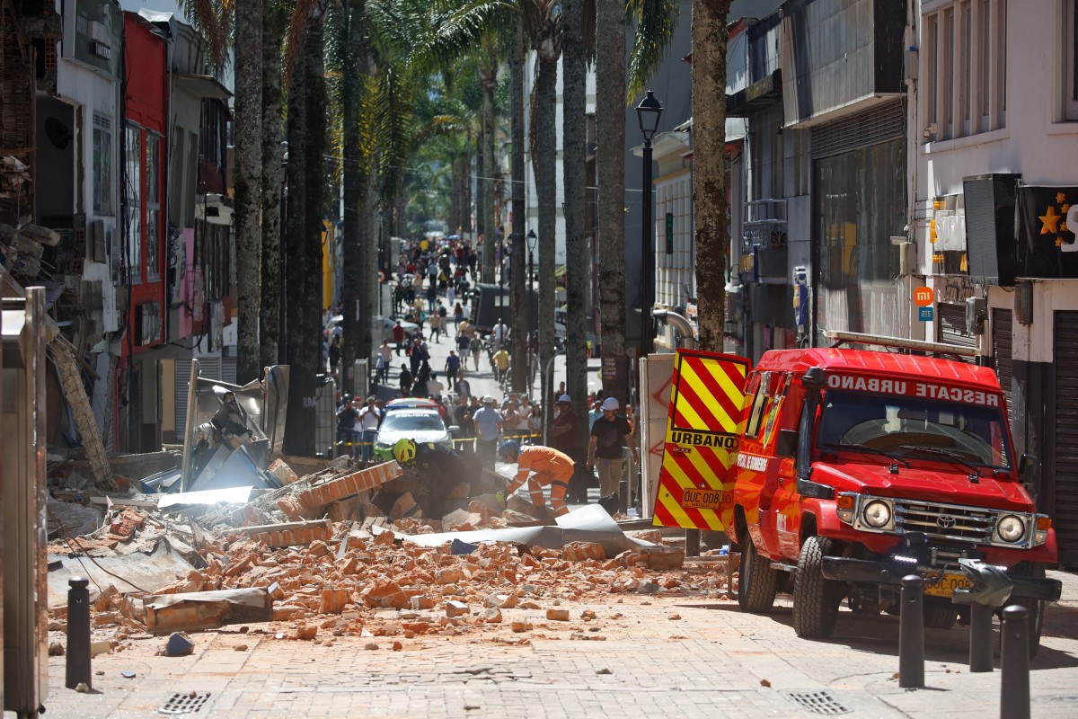 Colômbia Enfrenta Ampla Destruição e Busca por Sobreviventes Após Terremoto Devastador