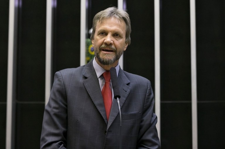 Deputado Federal Pedro Uczai Internado Após AVC Durante Reunião na Câmara