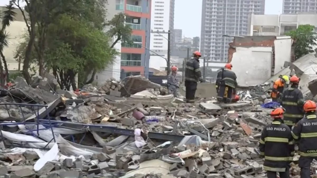 A Prefeitura de São Paulo abriu investigação na Controladoria-Geral do Município para apurar a vistoria que atestou demolição inexistente em obra de 11 andares na Penha. O desabamento sobre casa vizinha matou cinco pessoas e deixou uma desaparecida. A construção acumula multas e interdições desde 2019.