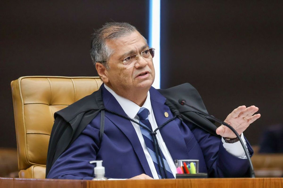 Dino diz que Mendonça interferiu em competências do STF e menciona encontro com Vorcaro