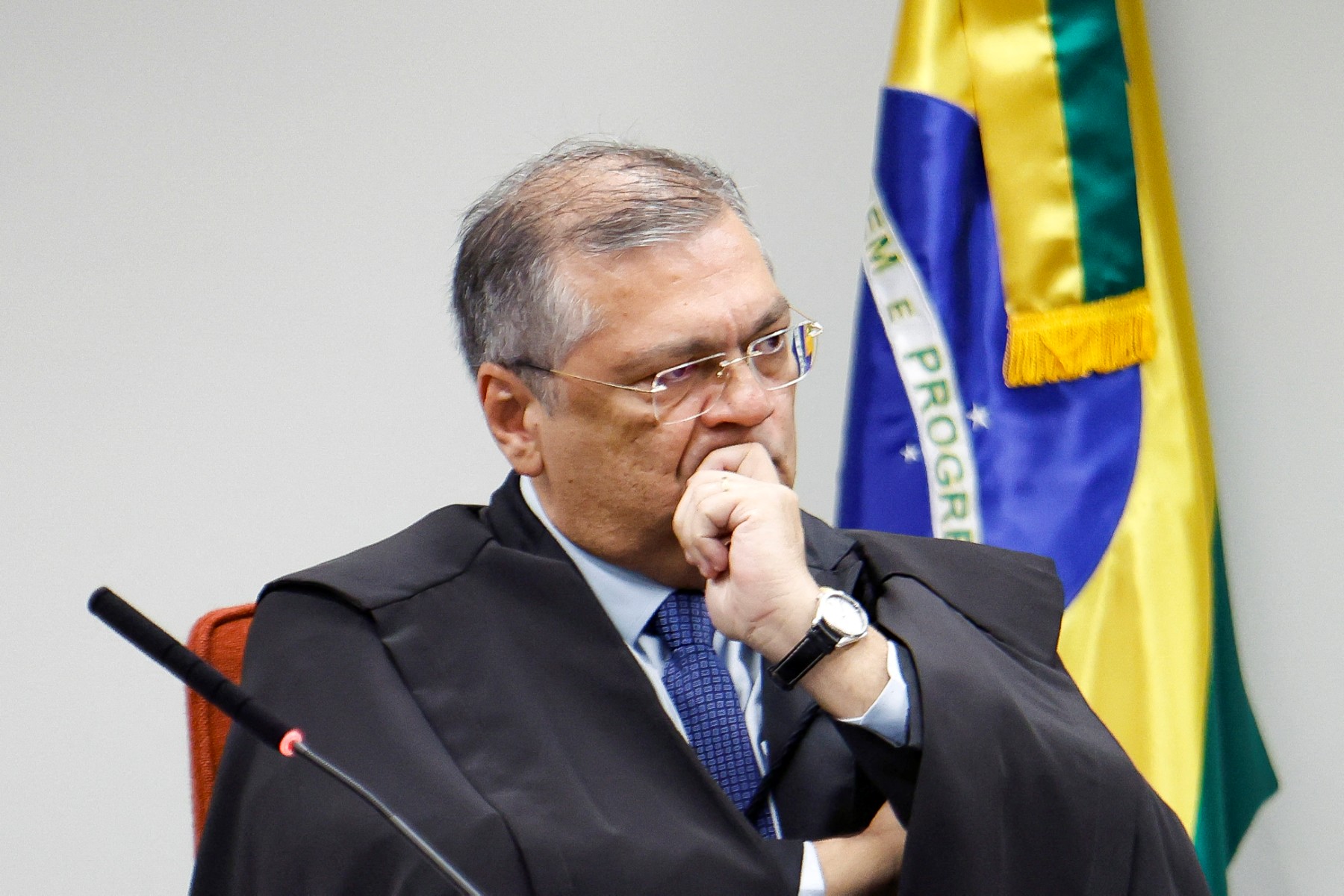 Dino tira sigilo de investigação sobre filme Dark Horse e transfere material à PF