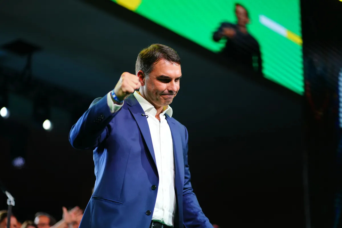 Escolha de Alfredo Gaspar como vice de Flávio Bolsonaro ocorreu em processo ágil e sigiloso