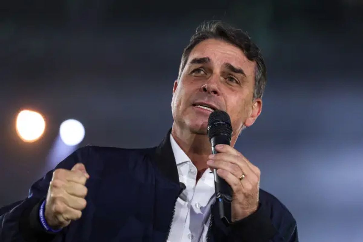 Flávio Bolsonaro critica recondução de Andrei Rodrigues e cobra decisão de Fachin