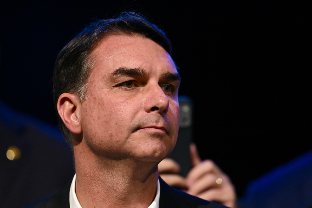 Flávio Bolsonaro Lidera Engajamento em Segurança Pública nas Redes Sociais; Caiado Publica Mais