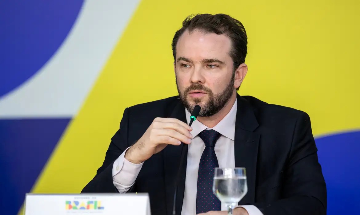 Governo Lula Avalia Contribuição para Empresas com Alta Proporção de PJs