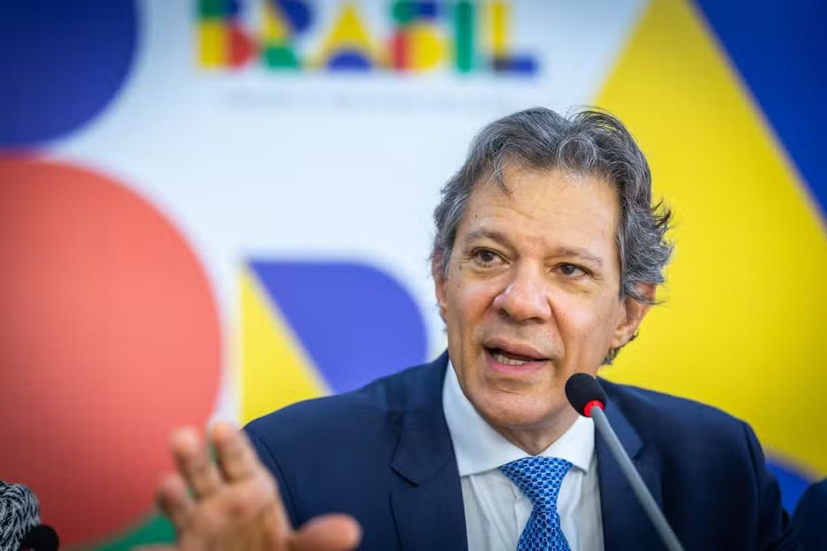 Haddad critica Flávio Bolsonaro e Tarcísio de Freitas sobre Reforma Tributária