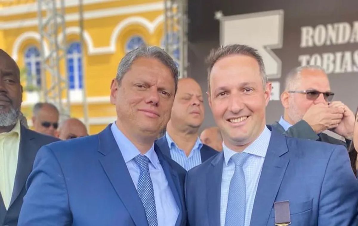 Horário eleitoral: Derrite e Prado destacam apoio a Tarcísio, que evita Flávio Bolsonaro