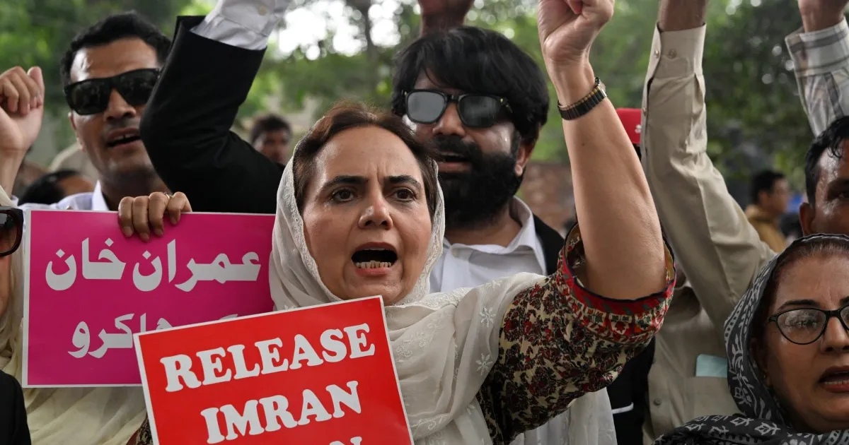 Imran Khan Completa Três Anos na Prisão: Cresce a Pressão por Sua Libertação