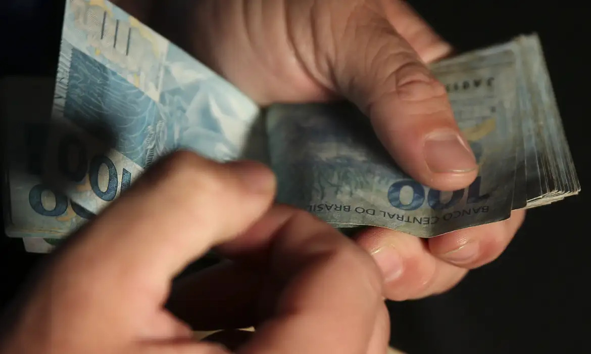 Inflação Brasileira Reduz para 0,07% em Julho, Abaixo do Limite da Meta
