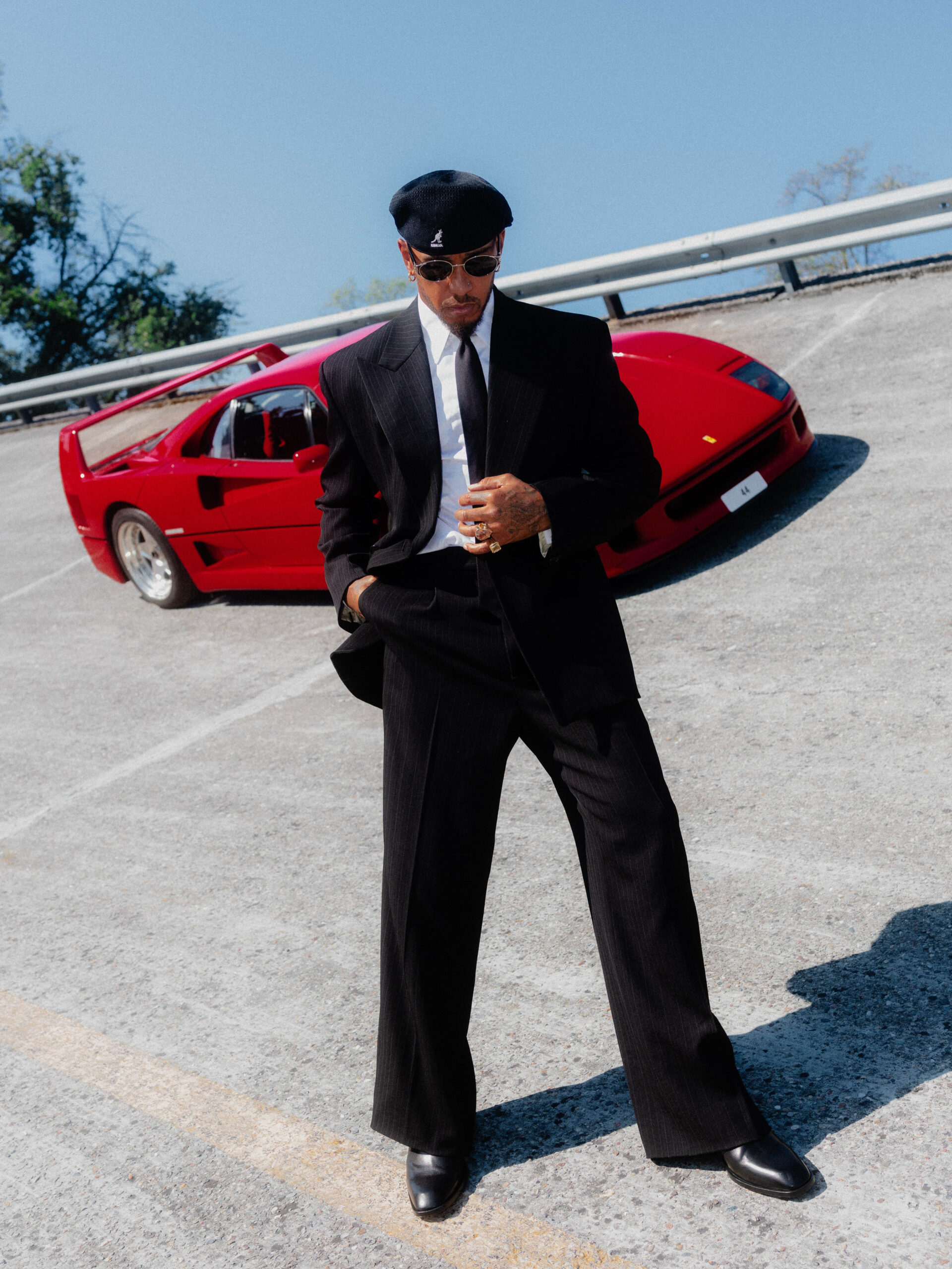 Lewis Hamilton usa Saint Laurent em Monza e transforma F1 em passarela