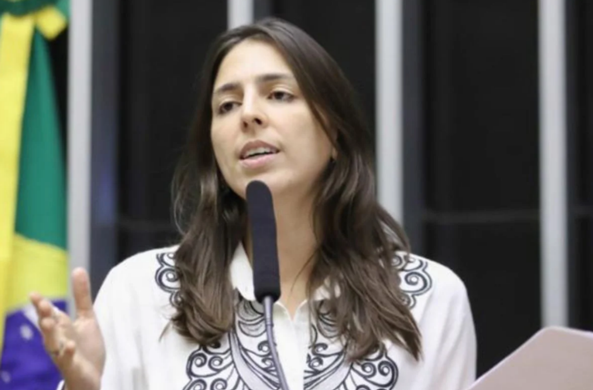 Natália Bonavides denuncia ameaças de estupro e morte por e-mail