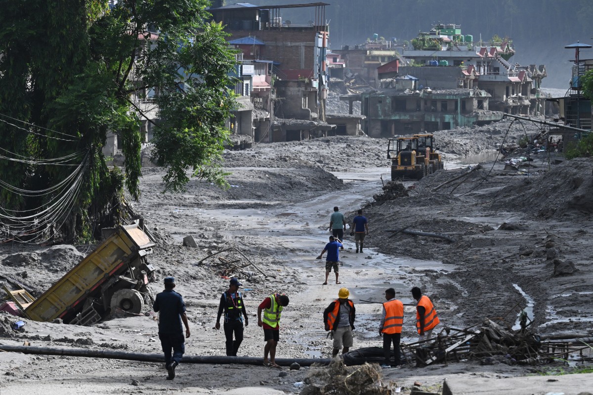 Nepal intensifica buscas por desaparecidos após enchentes e deslizamentos