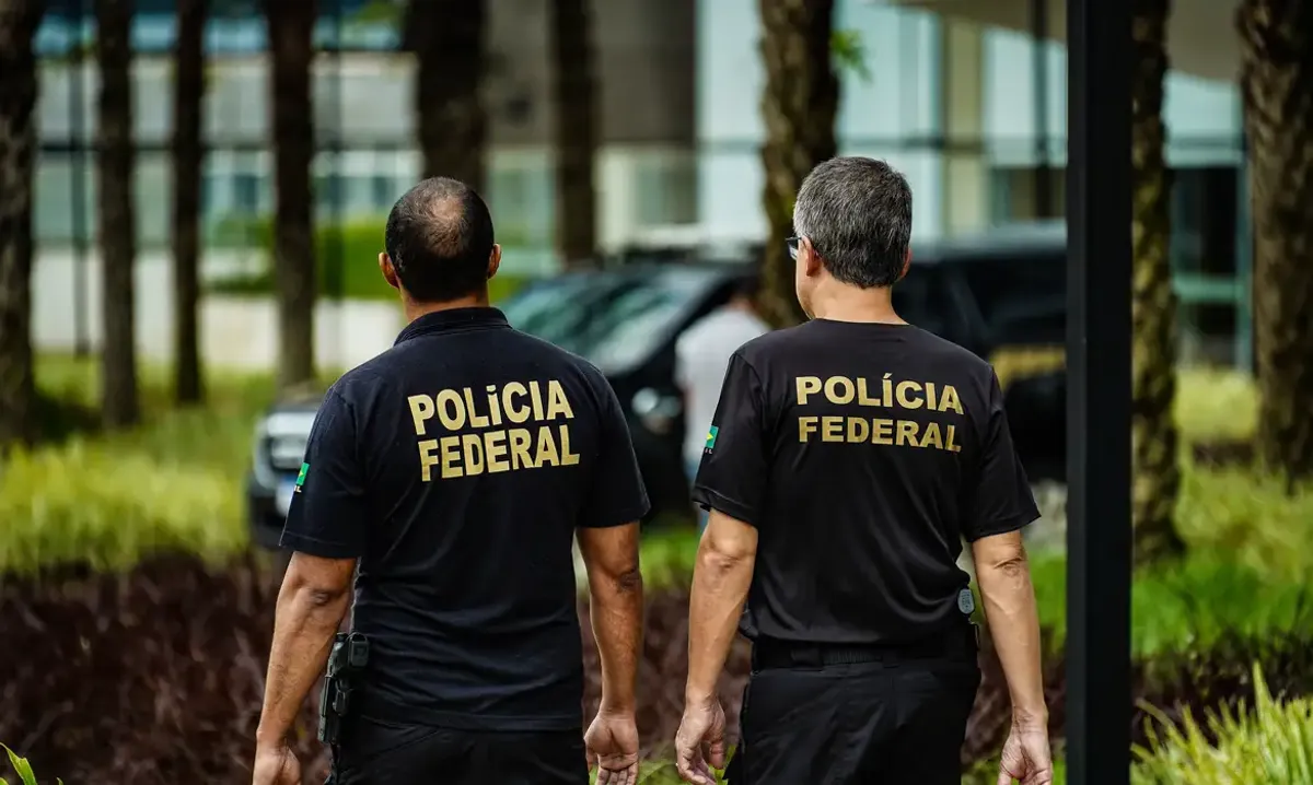 PF cumpre mandados contra apologia ao nazismo em Valença