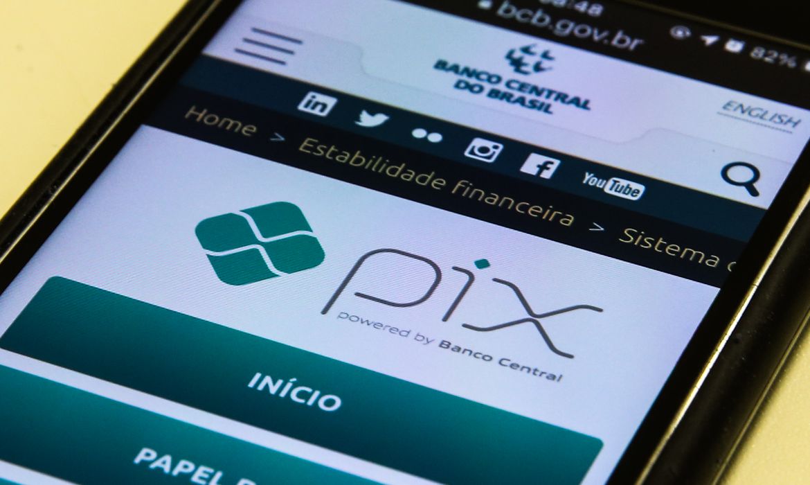 Pix registra crescimento de 25,7% em transações e 33,8% em volume financeiro em 2025, aponta Banco Central