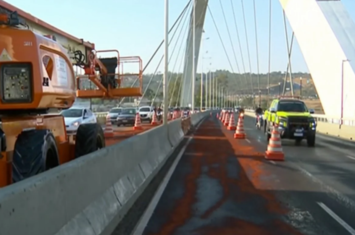 Ponte JK libera faixas mas mantém bloqueio ao Lago Sul