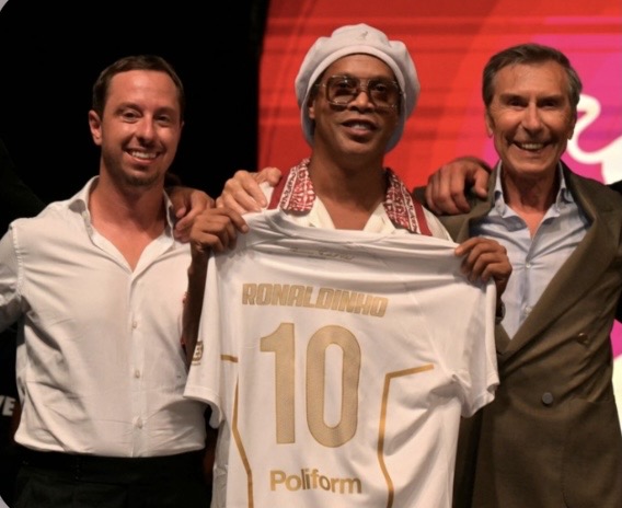 Ronaldinho Gaúcho no Ravenna FC: Uma Jogada de Negócios, Não de Bola