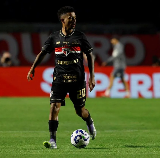 São Paulo Busca Reverter 'Transfer Ban' da FIFA Após Quitar Dívida com a Lazio