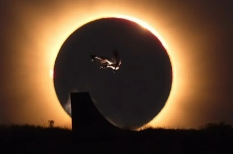 Skatista Olímpico Danny León Realiza Manobra Espetacular Durante Eclipse Solar
