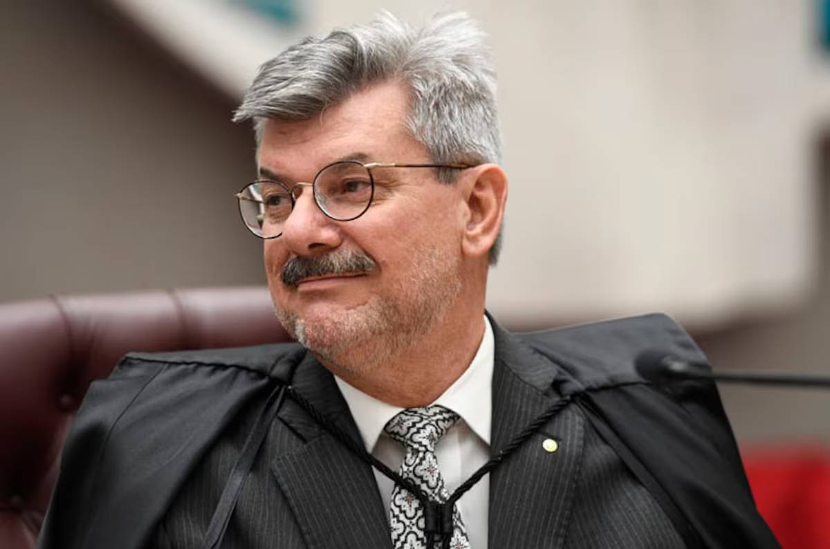 STJ Delibera Sobre Futuro de Ministro Acusado de Assédio Sexual