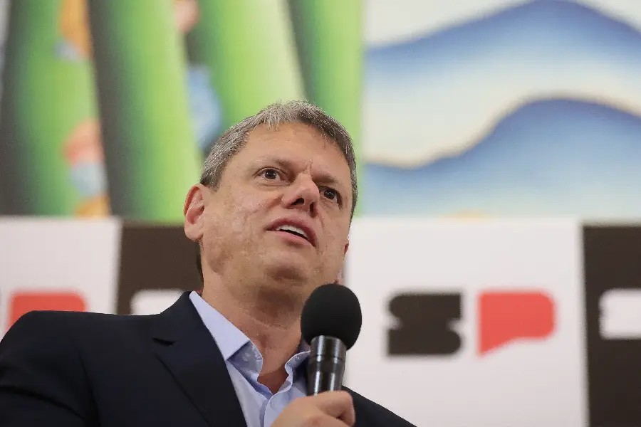 Tarcísio de Freitas Reavalia Apoio a Trump e Reforça Confiança nas Urnas Eletrônicas