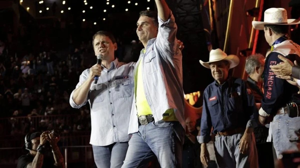 Valdemiro exibe vídeo de Mendonça em culto com Flávio e Tarcísio